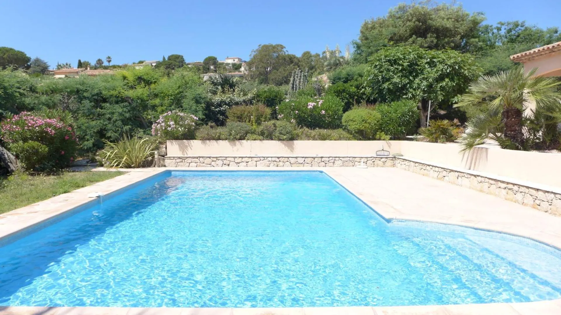 Holiday Home La Petite Afrique By Interhome Les Issambres 0*,  Francia